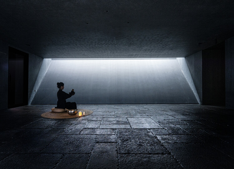 Poodom Deqin Meri Hotel / Buzz /BüroZiyuZhuang-インテリア写真、コンクリート