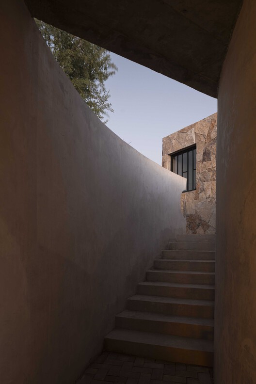 Casa La Paz / Ludwig Godefroy Architecture-インテリア写真、階段、コンクリート