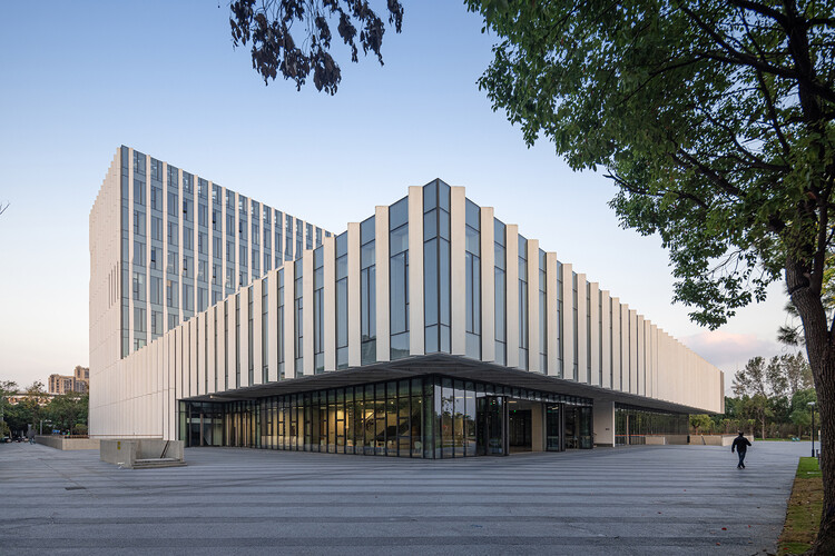 Yijia Tongji University / Tjad Atelier L+ -Exterior Photography