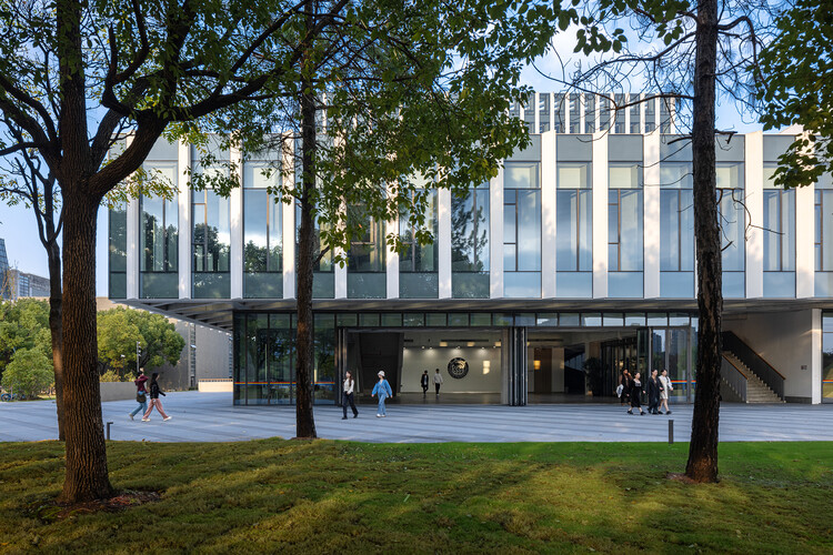 Yijia Tongji University / Tjad Atelier L+ -Exterior Photography