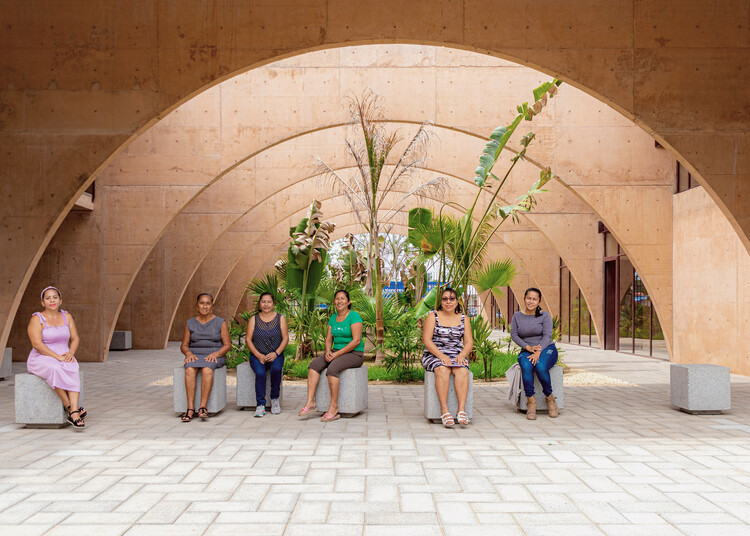 El Campestre Recreational Park Complex＆Community Development Center / CCA Centro deColaboraciónArquitectónica + BernardoQuinzaños-インテリア写真、アーチ、アーケード