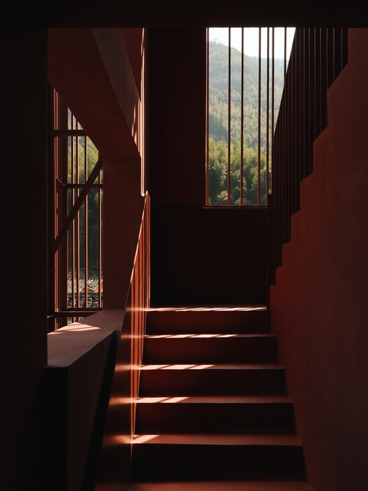 Songzhuang Z Museum / Team Bldg-インテリア写真、木材、階段、手すり