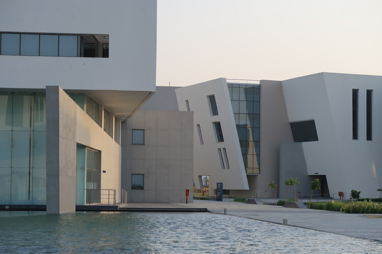 Tata Consultancy Services / Somaya Sampat -Exterior Photography、Concrete