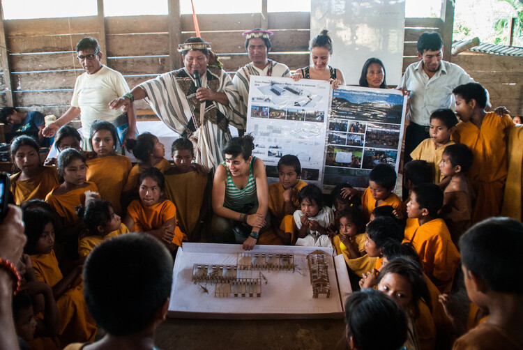 コミュニティとの構築：ラテンアメリカの地元のテクニックと材料を統合する田舎の学校 - 画像3 of 17