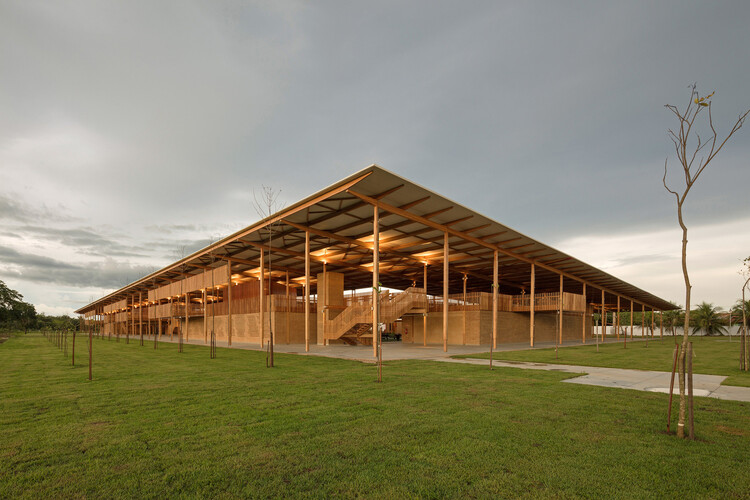 コミュニティとの構築：ラテンアメリカの地元のテクニックと材料を統合する田舎の学校 - 画像16 of 17