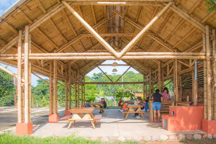コミュニティとの構築：ラテンアメリカの地元のテクニックと材料を統合する田舎の学校 -  17の画像13