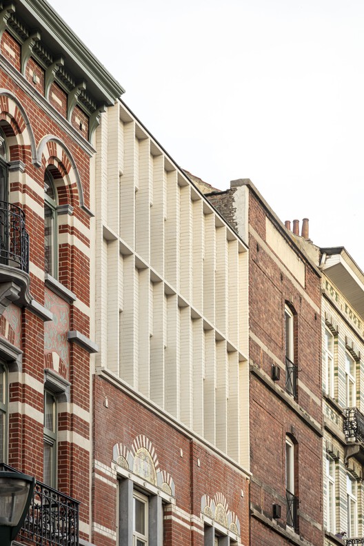 カルパービルの改修 /hé！ Architectuur + Buro Kiss + EA + -Exterior Photography、Facade