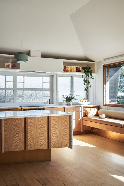 Phoenix House / HGA.Studio-インテリア写真、キッチン、木材、カウンタートップ、照明、椅子