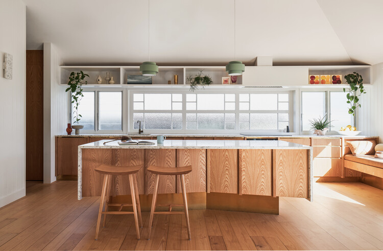 Phoenix House / HGA.Studio-インテリア写真、キッチン、木材、カウンタートップ、照明