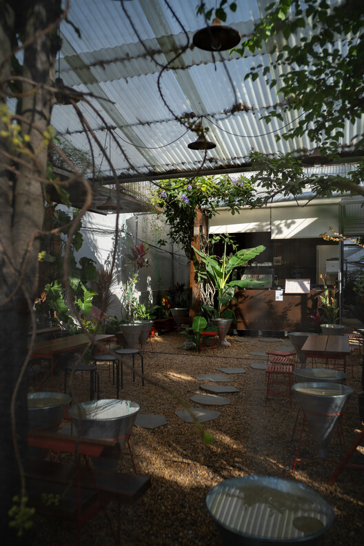 o植物ベースのThao Dien Cafe /xưởngxép -Image 10 of 37