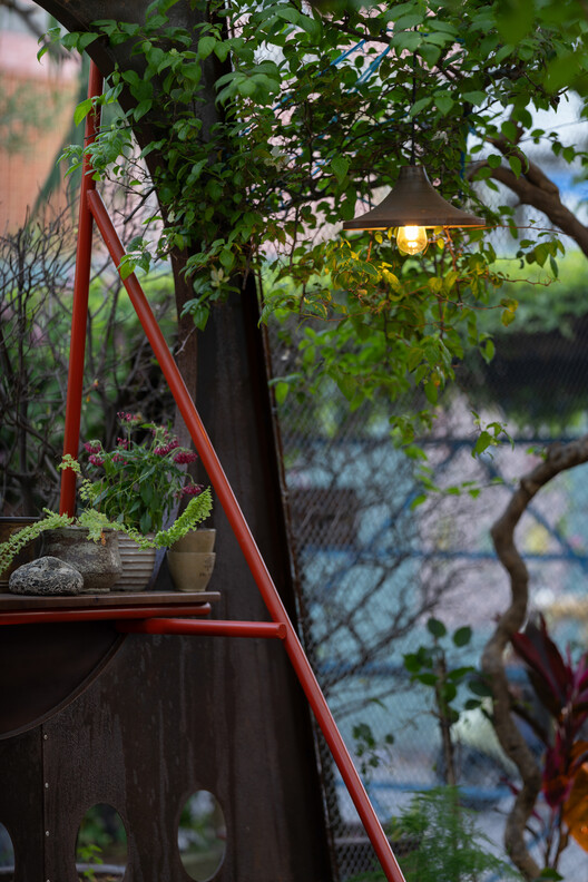 o植物ベースのThao Dien Cafe /xưởngxép-外観写真