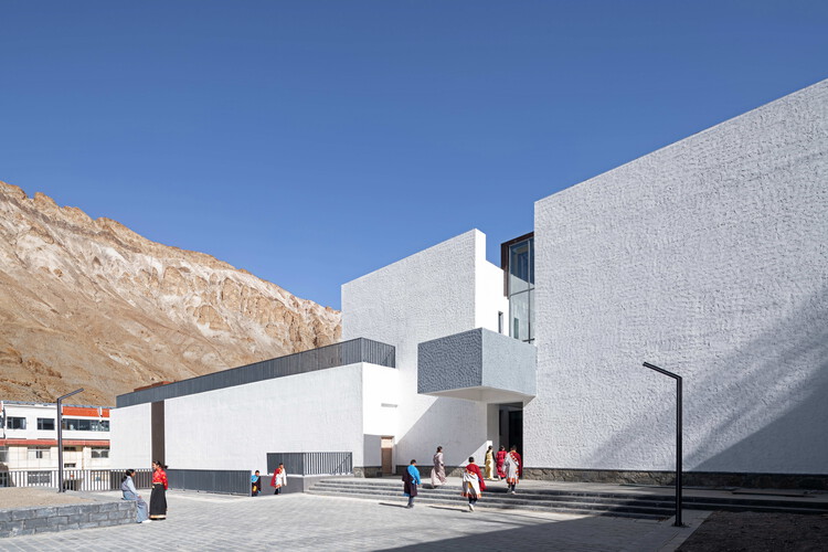 Lhozhag County Middle Schoolの多機能アートセンター /深Shenzhen Huahuiデザイン-Image29 of 37