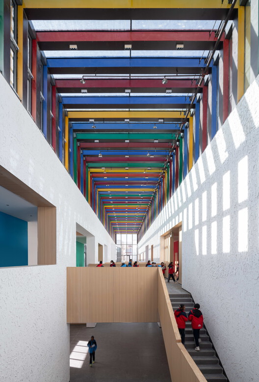 Lhozhag County Middle School / Shenzhen Huahuiデザインの多機能アートセンター - インテリア写真、階段
