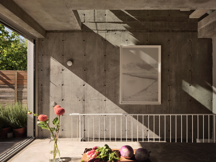 Maison -Jardin Beau / Alexandre Bernier Architecte-インテリア写真、木、コンクリート