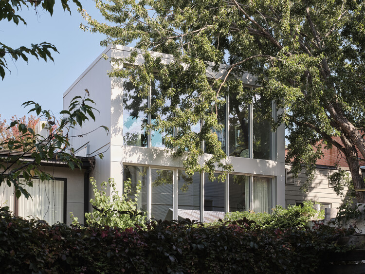 Maison -Jardin Beau / Alexandre Bernier Architecte-外観写真、ドア、コンクリート