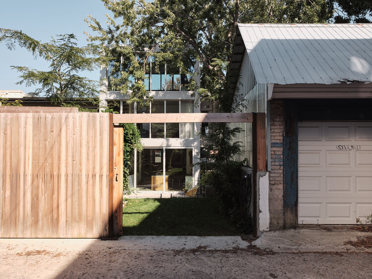 Maison -Jardin Beau / Alexandre Bernier Architecte-外観写真、ドア