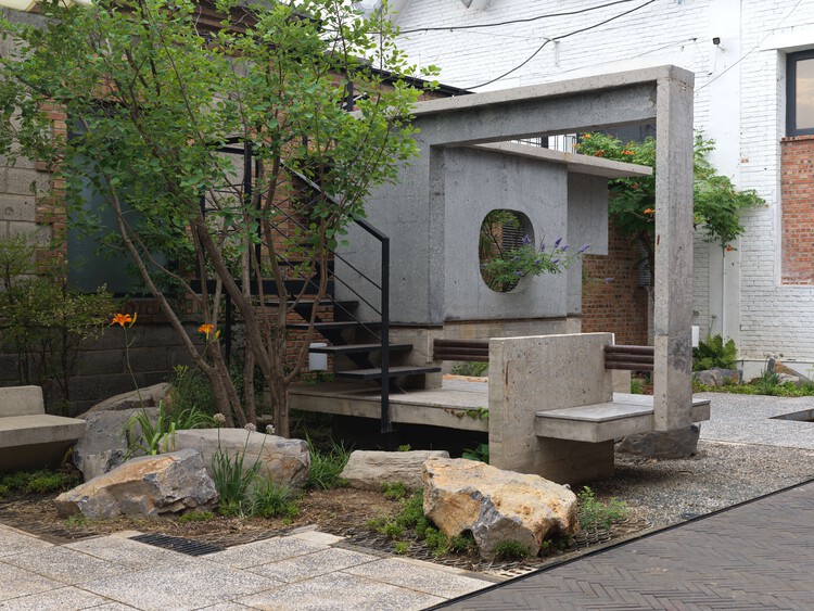 The Wind H Art Center（フェーズII＆フェーズIII） /ジンQiuyeスタジオ - 外部写真、コンクリート、庭、中庭、中庭