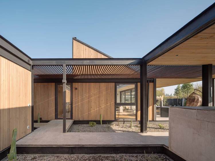 LUCARNA / PARALELO JORED HOUSE LONSVERSAL -IMAGE 3 of 26