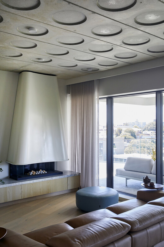 Pointe Living Apartment / Luigi Rosselli Architects-インテリア写真、照明
