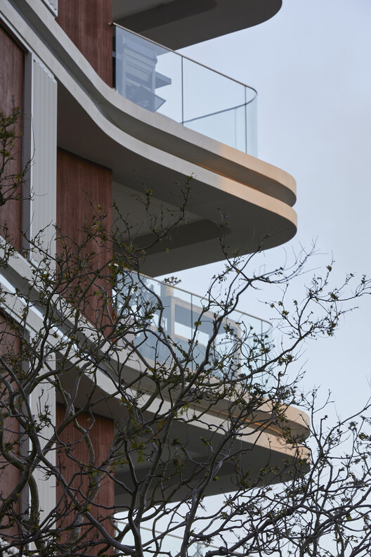 Pointe Living Apartment / Luigi Rosselli Architects -Image 12 of 38