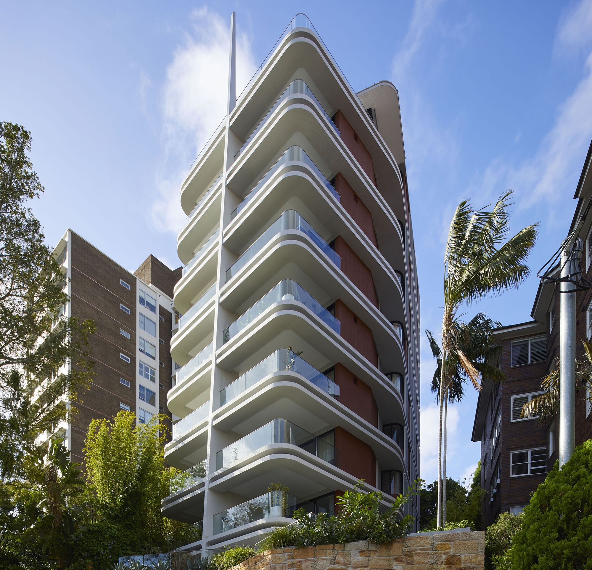 Pointe Living Apartment / Luigi Rosselli Architects
