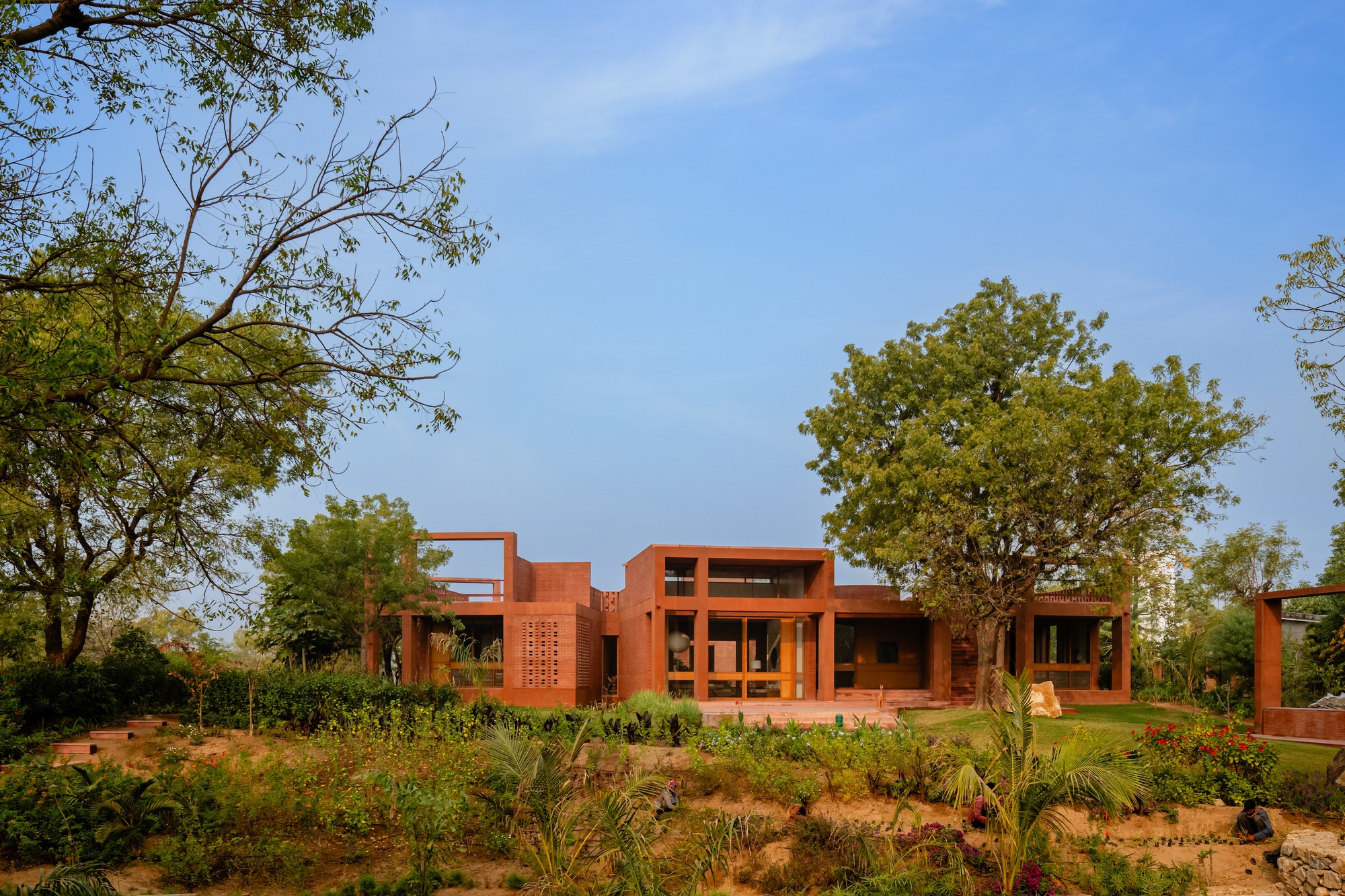 Alloa Hills Weekend Home / Studio Sangath
