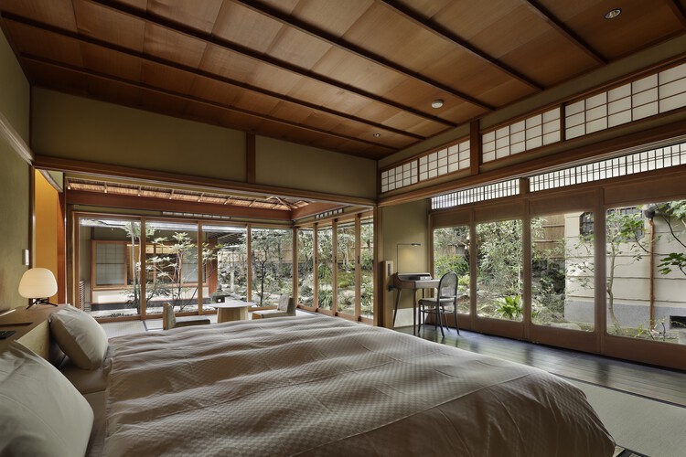 Hotel VMG Villa Kyoto / Moriyoshi Naotake Atelier-インテリア写真、寝室、木材、椅子、ビーム
