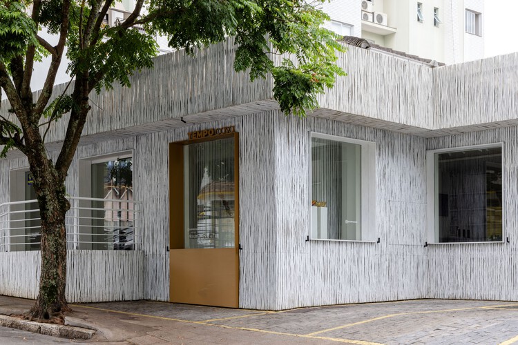Tempo House / Studio Guilherme Garcia-外装写真、コンクリート