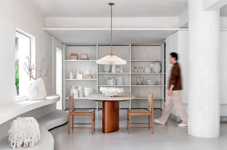 Tempo House / Studio Guilherme Garcia-インテリア写真、キッチン、木材、テーブル、照明、椅子