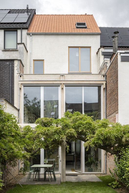kasteel home /hé！ Architectuur -Exterior Photography、Concrete、Balcony