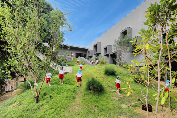 fk幼稚園と保育園 / hibinosekkei + youji no shiro + kids design labo-外観写真、庭