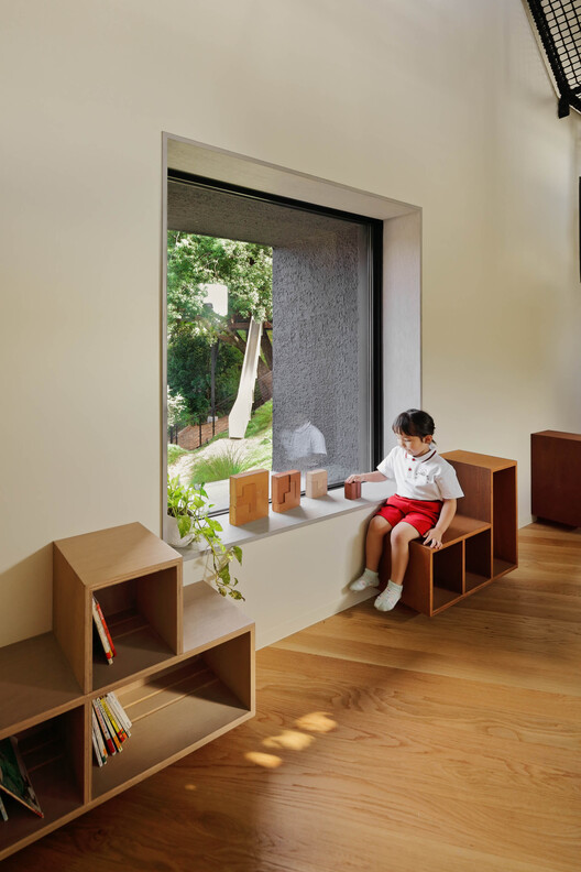 fk幼稚園と保育園 / hibinosekkei + youji no shiro + kids design labo-インテリア写真、木材、棚