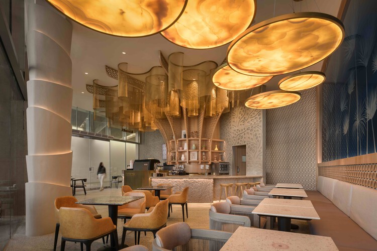 Beano'sCafé / Shewekar Design Studio-インテリア写真、照明、椅子、ガラス
