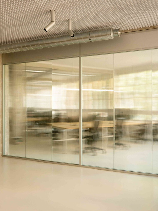 Chez Riot Office Space / uti Architectes -Image 1 of 25
