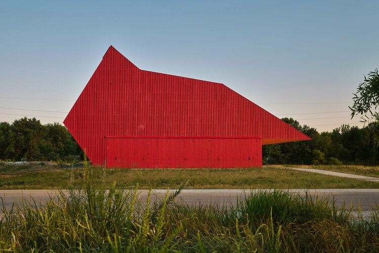 MHCAPは、Marlon Blackwell Architects、Eskewdumezripple、およびAndropogon AssociatesによるThaden Schoolを5番目のアメリカ賞賞受賞者として発表しました。