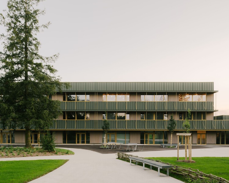 MaryseBastié中学校の再建 /テクトニック建築家 - 外部写真、中庭