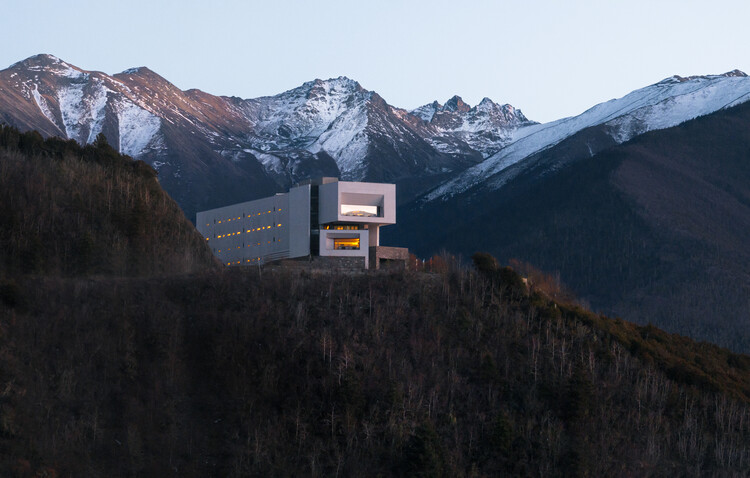 Poodom Deqin Meri Hotel / Buzz /BüroZiyuZhuang-画像1 49