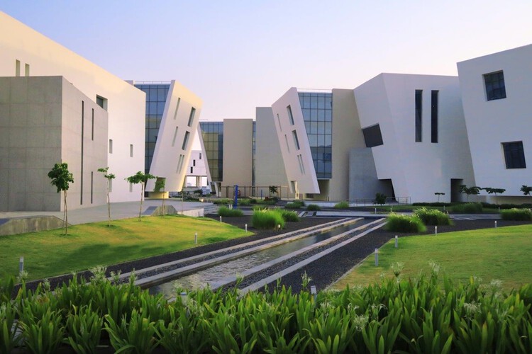 Tata Consultancy Services / Somaya Sampat -Image1/19