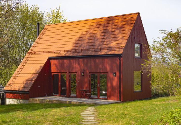 The Red House / Morfeus Arkitekter-外装写真、木、庭