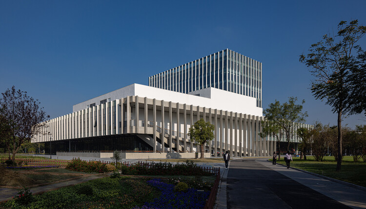 Yijia Tongji University / Tjad Atelier L+ -Exterior Photography