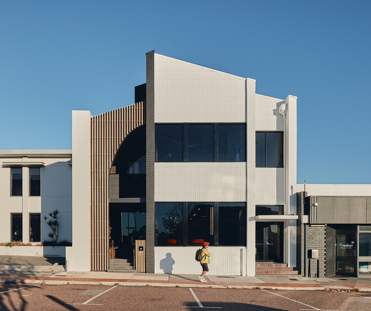 Vitality House + Works / Iredale Pedersen Hook Architects -Exterior Photography、Concrete