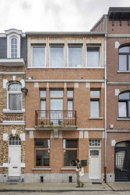 kasteel home /hé！ Architectuur -Exterior Photography、窓、ファサード、ドア、レンガ