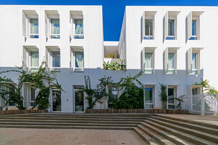 Descartes School / Arpio Architects -Exterior Photography、Balcony