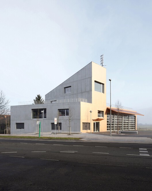Fire and Rescue Center Trzin / ArhitektiPočivašekPetranovič -Image2 of 20