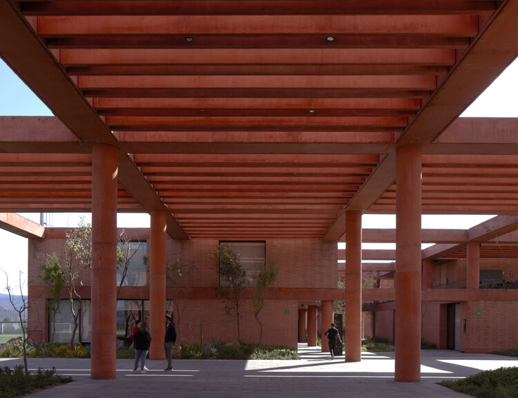 Atlas Academia Sport Facility / Sordo Madaleno Arquitectos -Image4 of 37