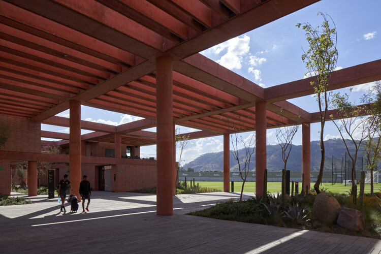 Atlas Academia Sport Facility / Sordo Madaleno Arquitectos-インテリア写真、コラム、ビーム