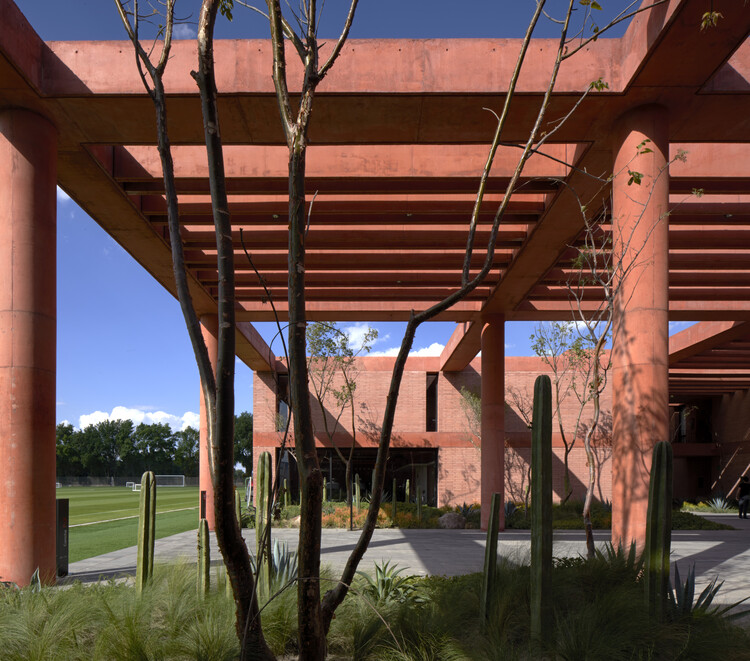 Atlas Academia Sport Facility / Sordo Madaleno Arquitectos -Image 20 of 37