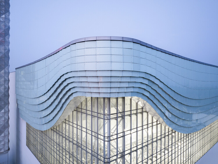 Wuhan Qianzishan廃棄物からエネルギーへの発電所 /ユナイテッドユニット建築家 - 外部写真、ガラス