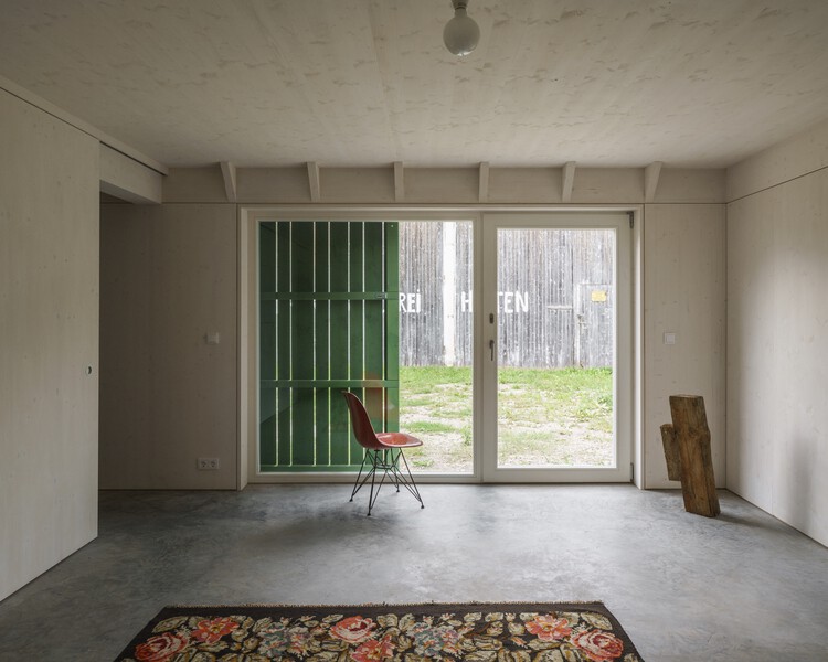 ボビンゲン /ルートヴィヒZitzelsberger ArchitektのAtelierhaus-インテリア写真、木材、コンクリート