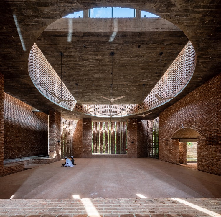 As -Salam Mosque / Archoground Ltd.-インテリア写真、レンガ